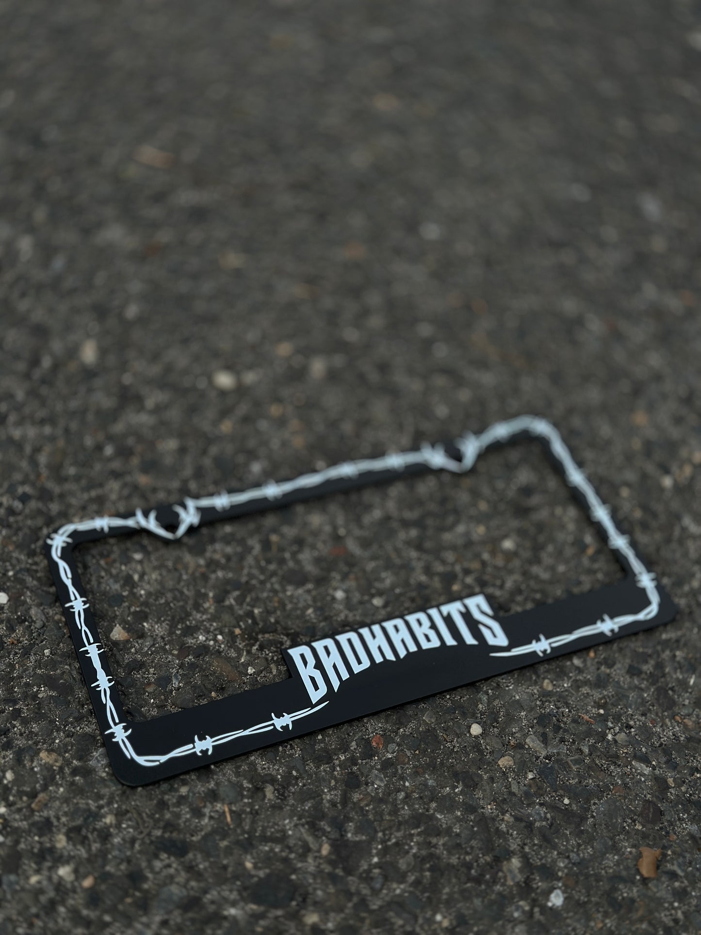 “Barb wire” Badhabits plate frame