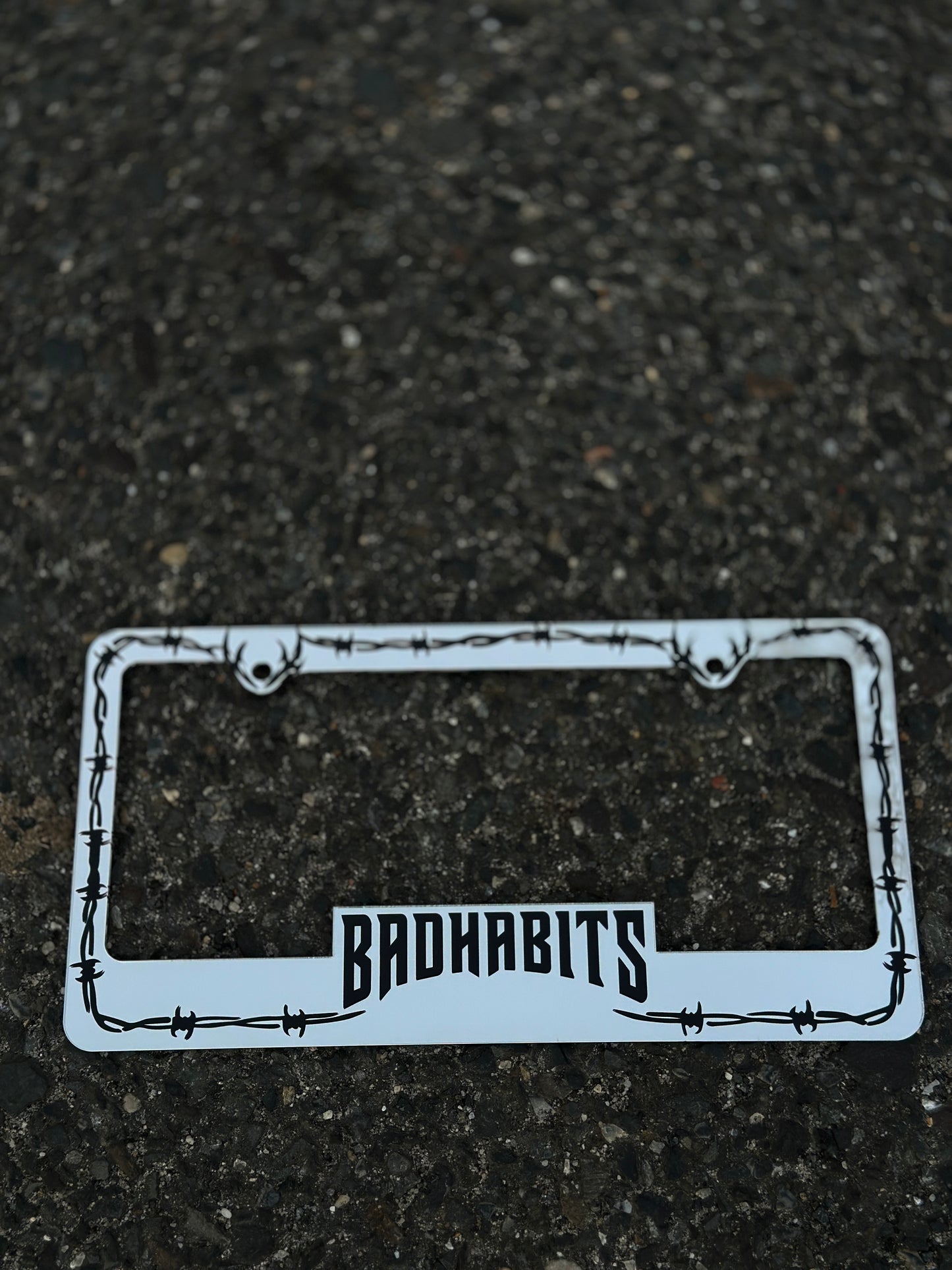 “Barb wire” Badhabits plate frame